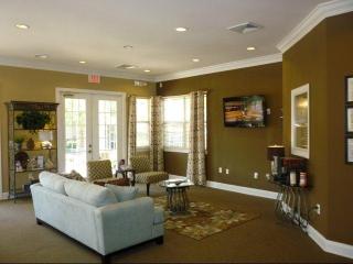 920 Yorkmont Ridge Ln, Charlotte NC  28217-1925 exterior