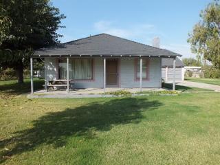 10488 Flint Ave, Hanford, CA 93230-9597
