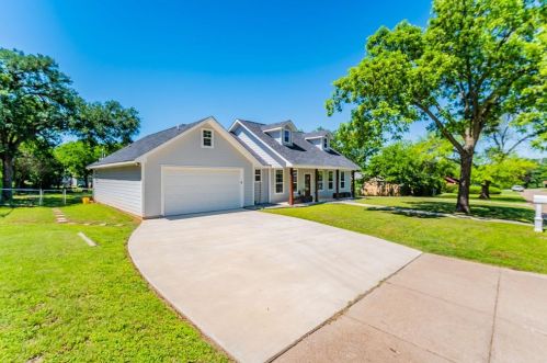 2308 Fairway Dr, Fort Worth, TX 76119-4514