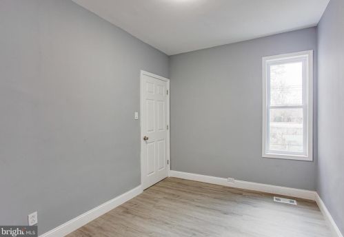 6526 Chew Ave, Philadelphia PA 19120-2332 exterior