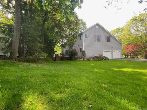 5 Drake Ln, White Plains, NY 10607-2215