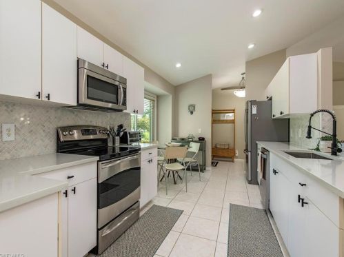 1082 Capri Dr, Naples FL  34103-2539 exterior