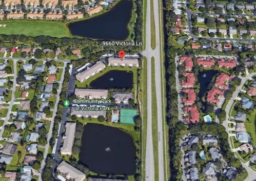 9660 Victoria Ln, Naples FL  34109-1677 exterior
