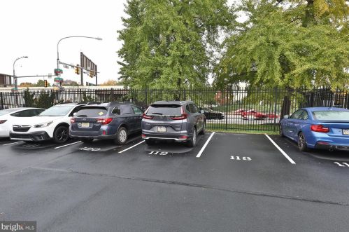 201 8th St, Philadelphia PA  19106-3519 exterior