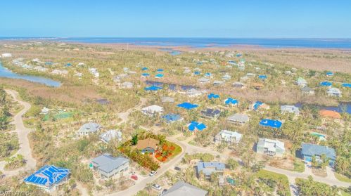 1813 Long Pt Ln, Sanibel FL 33957-2423 exterior