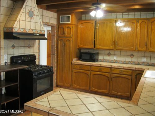 1304 Lind Rd, Tucson, AZ 85719-2242