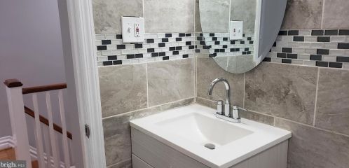 850 Longshore Ave, Philadelphia PA  19111-4423 exterior
