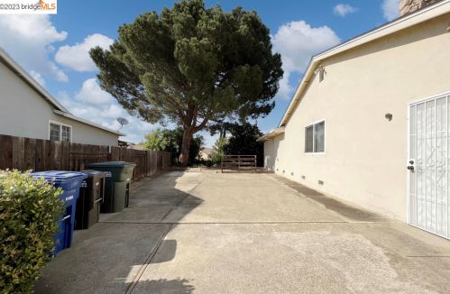 1409 Ventura Dr, West Pittsburg CA  94565-6426 exterior