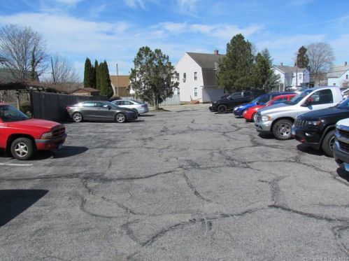 32 Denison Ave, Groton, CT 06340-4415
