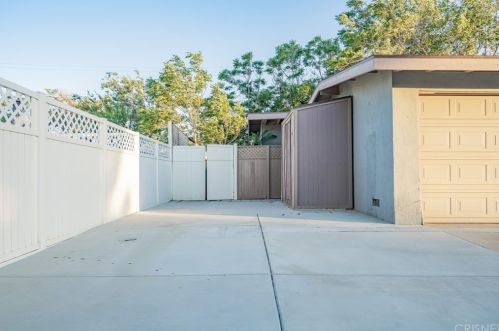 2018 Lingard St, Lancaster CA 93536-1405 exterior