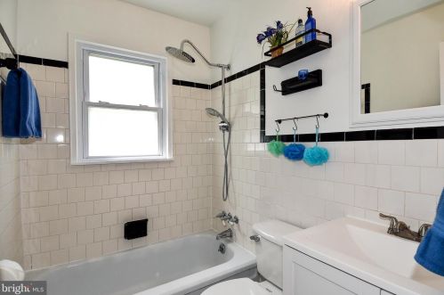 8913 Lagrange St, Lorton VA  22079-1626 exterior