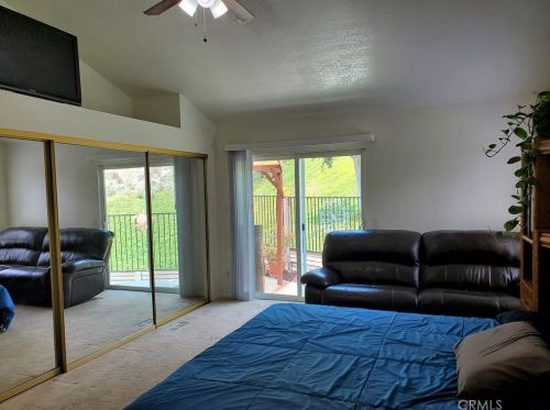 20077 Summit View Ct, Santa Clarita CA  91351-5709 exterior