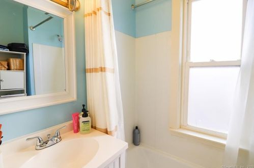 10 Smith St, New Britain CT 06053-3621 exterior