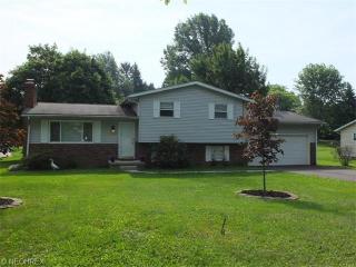 11322 Eleanor Ave, Hartville, OH 44632-9429