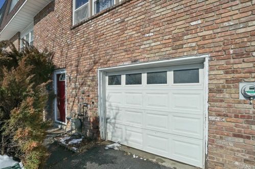 10 Hampton Ct, Middletown, NY 10941-1610