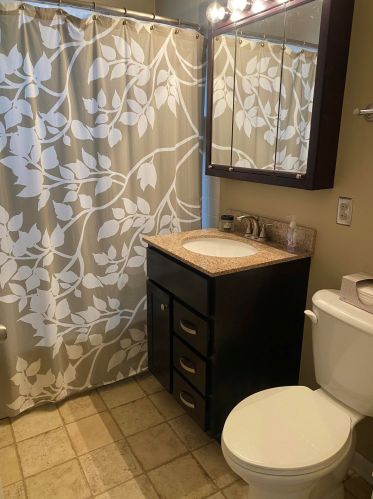 4042 52, Milwaukee WI 53220-3205 exterior