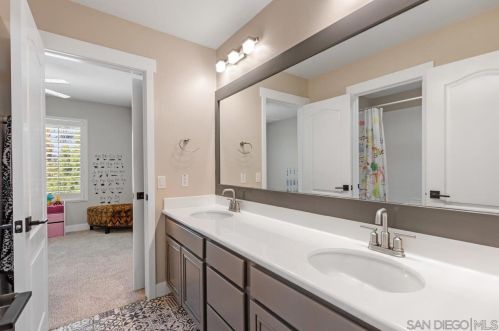 219 Jacob Ln, Encinitas CA  92024-2123 exterior