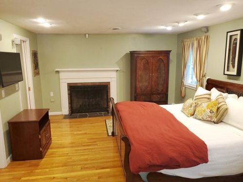 19 Ducarl Dr, Lincoln RI  02865-1320 exterior