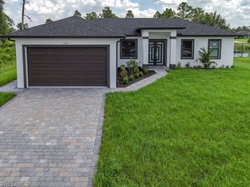 1135 Columbo Ave, Lehigh Acres, FL 33974-4789