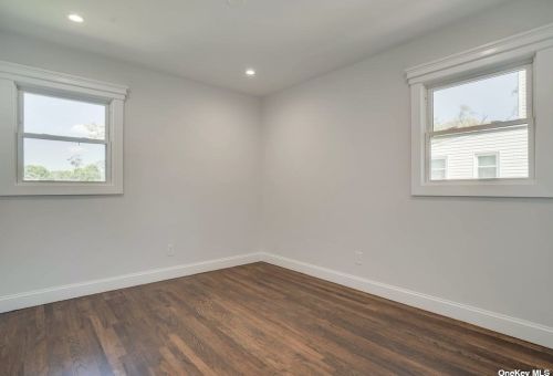 50 Arbour St, West Islip NY  11795-1015 exterior