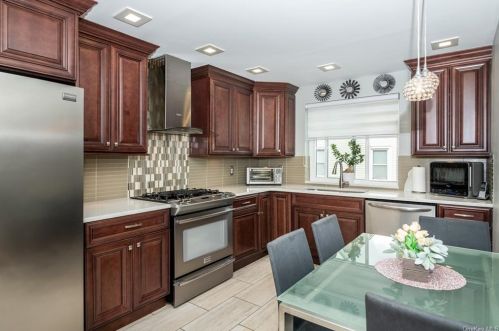900 Logan Ave, Bronx, NY 10465-2122
