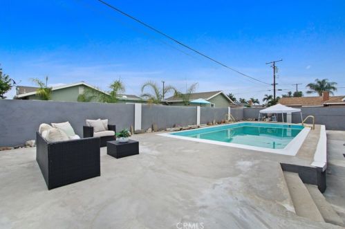 8012 San Leandro Cir, Buena Park CA  90620-2822 exterior