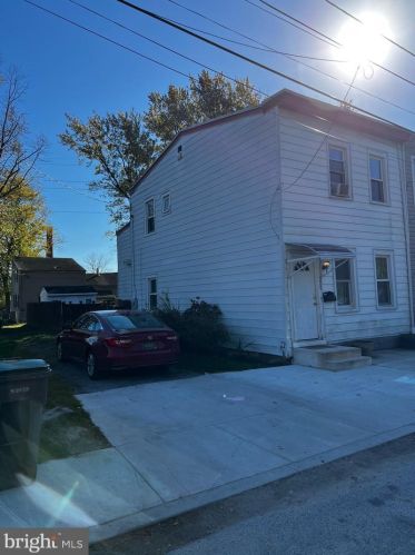 505 9th St, New Castle, DE 19720-4905