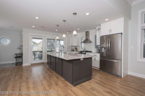 5 Fort Ave, Pelican Island NJ  08751-1512 exterior