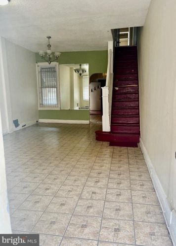 2810 Lawrence St, Philadelphia, PA 19133-2727