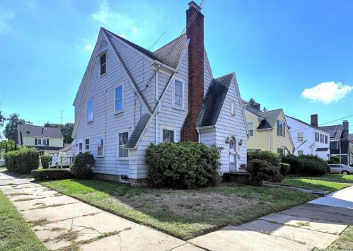 605 Taft Ave, Bridgeport, CT 06604-1829
