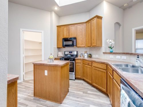 1507 Baker Dr, Cedar Hill TX 75104-1334 exterior