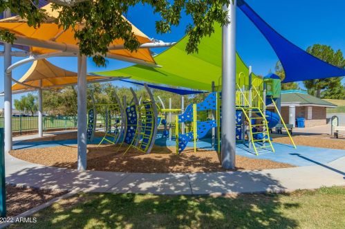 652 Sandstone St, Gilbert AZ 85295-7151 exterior