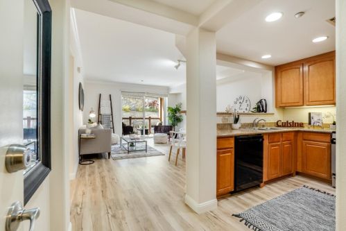 2260 Gellert Blvd, South San Francisco, CA 94080-5419