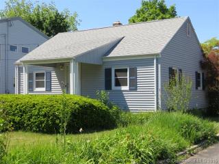 17 Columbus St, Manchester, CT 06042-2913