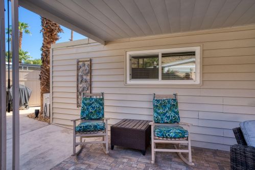 70 Santa Monica St, Palm Springs CA  92264-5257 exterior