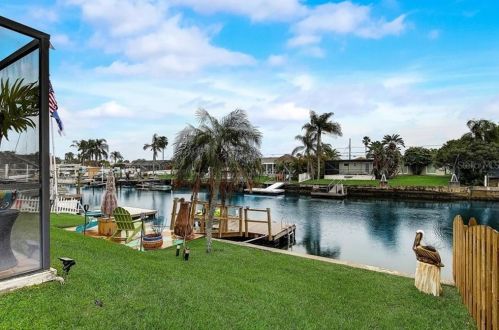 4046 Floramar Ter, New Port Richey FL 34652-3167 exterior