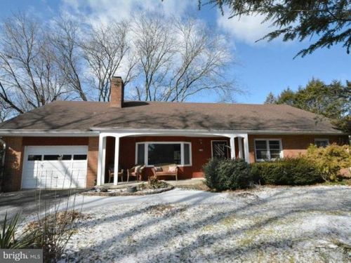 1784 Colonial Mnr Dr, Lancaster PA  17603-6033 exterior