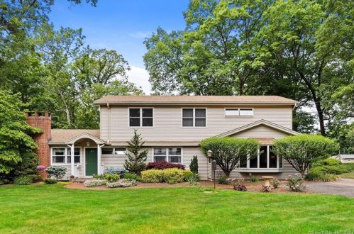 65 Oak St, Wapping, CT 06074-3113