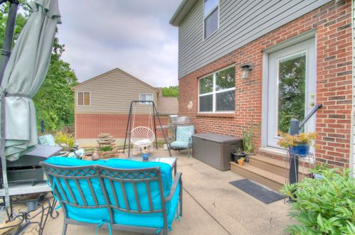 3916 Buckhill Dr, Covington KY  41018-2964 exterior