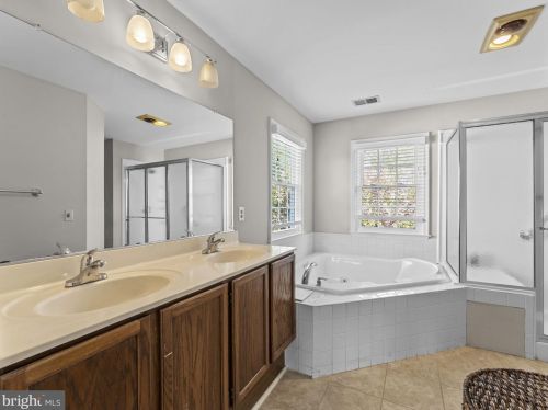 12825 Tournament Dr, Herndon VA  20191-5861 exterior