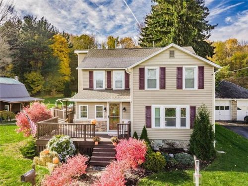 67 Cayuga St, Clyde, NY 14433-1432