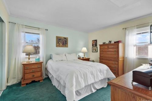 24 Somerset Dr, Washingtonville NY  10992-1372 exterior