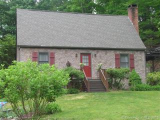 221 Wilderwood Dr, Guilford, CT 06437-1304
