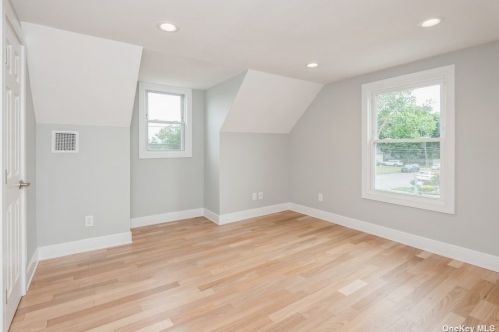 232 44 St, North Lindenhurst NY 11757-2307 exterior