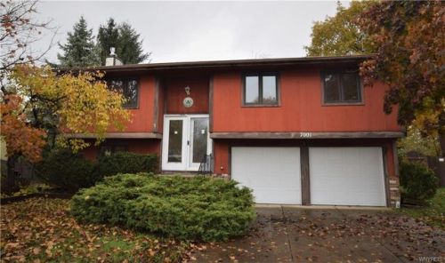 7001 Brandywine Dr, Derby, NY 14047-9610