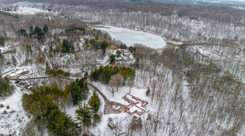 3500 Paradise Dr, West Bend, WI 53095-8701