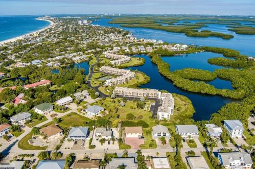 21480 Bay Village Dr, Fort Myers Beach, FL 33931-4367