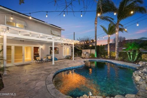 2005 Hull Ct, Simi Valley CA 93063-3701 exterior