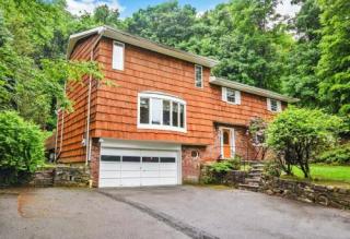 12 Cayuga Ln, Irvington On Hudson, NY 10533-1102