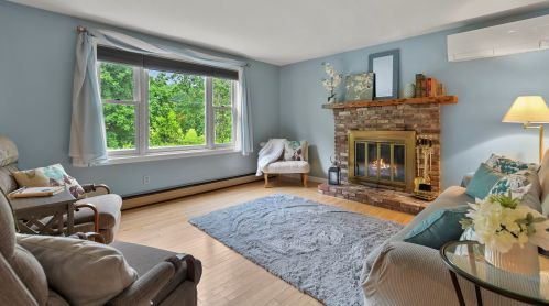 570 Mammoth Rd, Londonderry, NH 03053-2148
